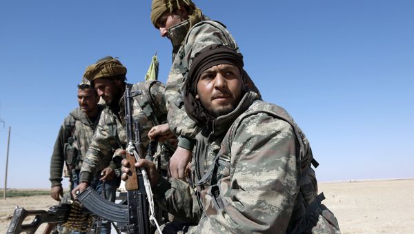 US-backed Syrian Democratic Forces (SDF), made up of an alliance of Arab and Kurdish fighters, advance in the village of Sabah al-Khayr on the northern outskirts of Deir Ezzor as they drive to encircle the Islamic State (IS) group bastion of Raqa on February 21, 2017 - Sputnik International