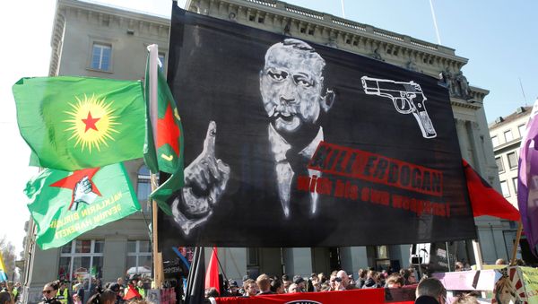 People hold banners and flags during a demonstration against Erdogan dictatorship and in favour of democracy in Turkey, in Bern, Switzerland March 25, 2017 - Sputnik International