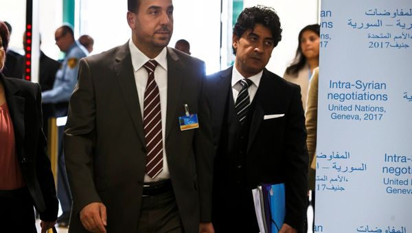 Syria's main opposition High Negotiations Committee (HNC) leader Nasr al-Hariri arrives to take part in a round of negotiation with UN delegation during the Intra Syria talks at the European headquarters of the United Nations in Geneva, Switzerland, Monday, March 27, 2017 - Sputnik International