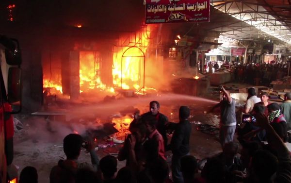 In this image taken from a video footage, multiple market stalls are on fire while people try to tackle it at Nabi Younus market in east Mosul, Iraq, Sunday, March 26, 2017 In this image taken from a video footage, multiple market stalls are on fire while people try to tackle it at Nabi Younus market in east Mosul, Iraq, Sunday, March 26, 2017 - Sputnik International