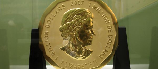 Dec. 12, 2010 file photo shows the gold coin 'Big Maple Leaf' in the Bode Museum in Berlin - Sputnik International