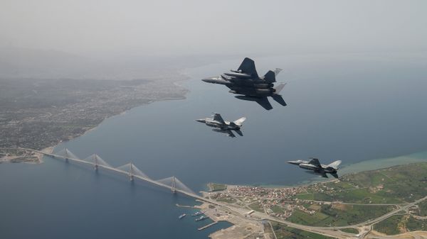 In this photo released by the Hellenic Air Force, two Greek F-16 fighter jets and a USAF F-15E Strike Eagles, based at Lakenheath airbase in England, fly past the 2,880-meter Rio-Antirrio Bridge in southern Greece, on Wednesday, April 13, 2016. The U.S. jets took part in Exercise Iniohos 2016, in southern Greece, together with military aircraft from Greece and Israel.  - Sputnik International