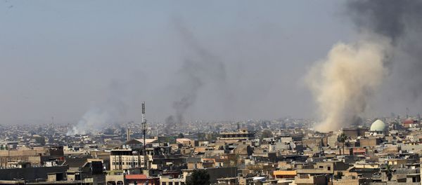 Smoke rises from the old city during a battle against Islamic State militants, in Mosul, Iraq Smoke rises from the old city during a battle against Islamic State militants, in Mosul, Iraq - Sputnik International