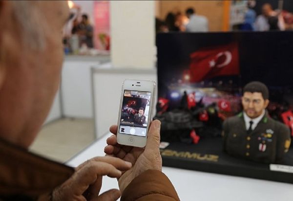 A visitor of the Festival of Chocolates, Sweets and Cakes in Istanbul takes a picture of the cake bust of Senior Master Sgt. Ömer who heroically lost his life during the coup attempt in Turkey on July 15, 2016. A visitor of the Festival of Chocolates, Sweets and Cakes in Istanbul takes a picture of the cake bust of Senior Master Sgt. Ömer who heroically lost his life during the coup attempt in Turkey on July 15, 2016. - Sputnik International