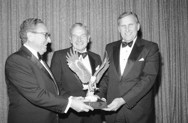 David Rockefeller, center, chairman of the Chase Manhattan's Bank's International Advisory Committee and the banks former chairman of the board and chief executive officer, receives the 1983 International Leadership Award from the U.S. Council for International Business, presented by Dr. Henry A. Kissinger, former Secretary of State, left, and Ralph A. Pfeiffer, Jr., U.S. Council Chairman, at New York's Pierre Hotel on Thursday, Dec. 9, 1983. The award recognizes outstanding contributions to world trade and investment. - Sputnik International