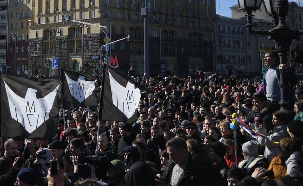 Participants in an unauthorized rally on Moscow's Pushkin Square. - Sputnik International