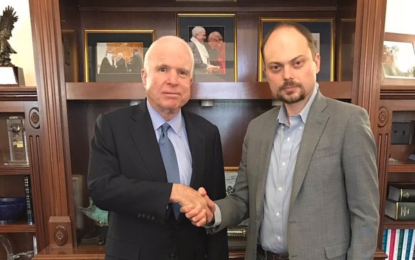 Vladimir Kara-Murza and John McCain Vladimir Kara-Murza and John McCain - Sputnik International