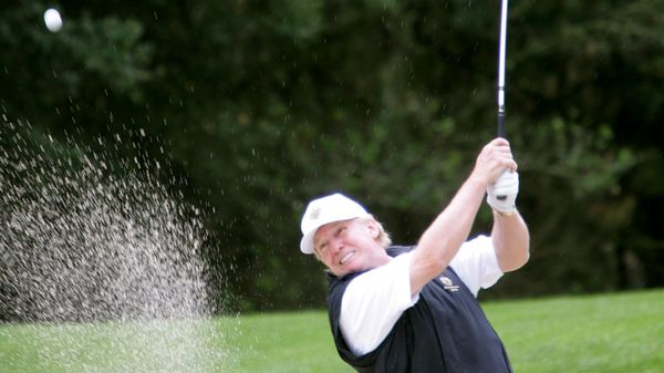 Donald Trump hits out of the sand on the first hole of the Poppy Hills Golf Course - Sputnik International