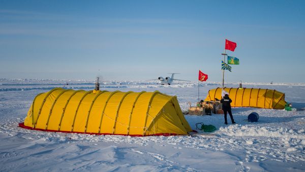 Barneo expedition drift ice camp in the Arctic. Barneo expedition drift ice camp in the Arctic. - Sputnik International