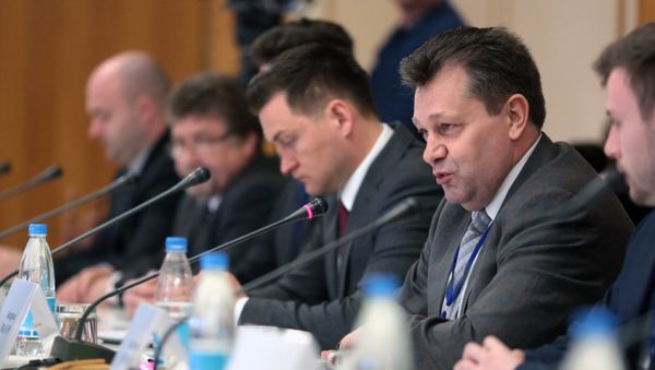 Head of the delegation of German politicians and businessmen who visited the Crimea Andreas Maurer at a meeting with the Chairman of the State Council of the Republic of Crimea Vladimir Konstantinov - Sputnik International