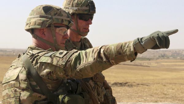 This Oct. 10, 2016 photo released by the U.S. Army shows U.S. Army Lt. Col. Ed Matthaidess, commander, left, Task Force Falcon, outlining areas of an Iraqi security forces tactical assembly area to U.S. Army Maj. - Sputnik International