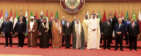 Twenty one kings, presidents and top officials from the Arab League summit pose for a group photo, at a gathering near the Dead Sea in Jordan Twenty one kings, presidents and top officials from the Arab League summit pose for a group photo, at a gathering near the Dead Sea in Jordan - Sputnik International