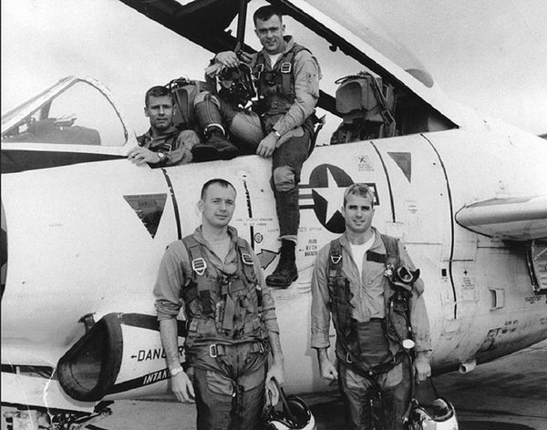 John McCain (bottom row, right) prior to a bombing mission in Hanoi John McCain (bottom row, right) prior to a bombing mission in Hanoi - Sputnik International