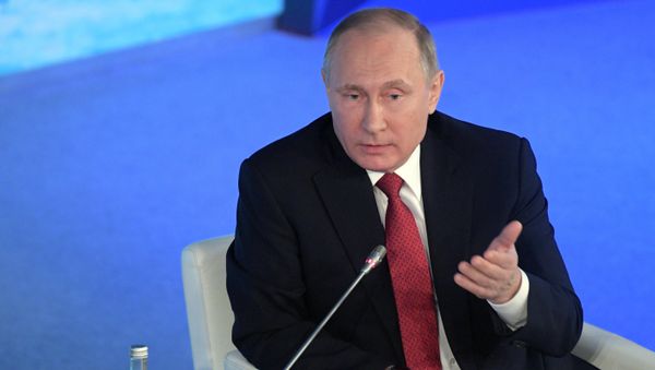 Russian President Vladimir Putin speaks at The Arctic: Territory of Dialogue forum in Arkhangelsk - Sputnik International
