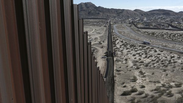A truck drives near the Mexico-US border fence, on the Mexican side, separating the towns of Anapra, Mexico and Sunland Park, New Mexico A truck drives near the Mexico-US border fence, on the Mexican side, separating the towns of Anapra, Mexico and Sunland Park, New Mexico - Sputnik International