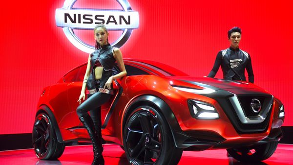 Модели представляют концепт-кар Nissan Gripz на пресс-показе Сеульского автосалона - Sputnik International