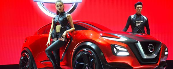 Модели представляют концепт-кар Nissan Gripz на пресс-показе Сеульского автосалона - Sputnik International