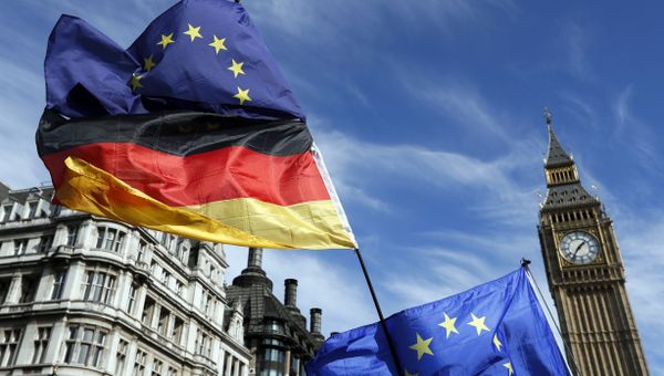 Anti Brexit campaigners carry a Germany flag and European flags outside Britain's parliament in London, Saturday March 25, 2017. - Sputnik International