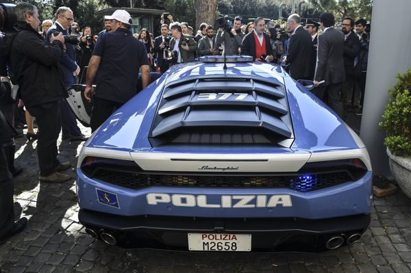 A picture shows the back of the new police's car Lamborghini Huracan during a press conference at the Interior Ministry Viminale in Rome, on March 30, 2017. - Sputnik International