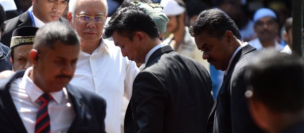 Prime Minister of Malaysia Najib Razak (2nd L) looks on after offering afternoon prayers at a mosque in Chennai on March 31, 2017, during an official visit to India Prime Minister of Malaysia Najib Razak (2nd L) looks on after offering afternoon prayers at a mosque in Chennai on March 31, 2017, during an official visit to India - Sputnik International