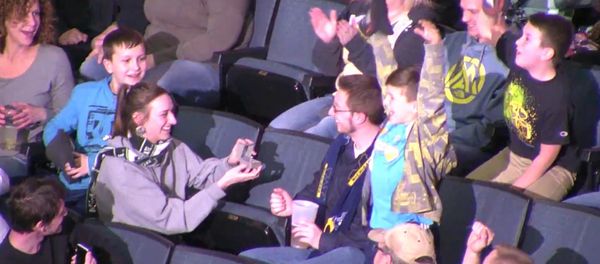 Girl proposes to boyfriend during Kiss Cam Girl proposes to boyfriend during Kiss Cam - Sputnik International