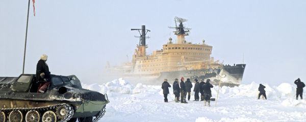 Arctic nuclear-powered icebreaker makes way for cargo ships Arctic nuclear-powered icebreaker makes way for cargo ships - Sputnik International