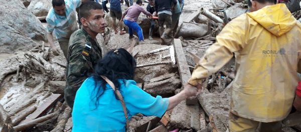In this handout photo released by the Colombian National Army, soldiers and rescue workers evacuate residents from the area in Mocoa, Colombia, Saturday, April 1, 2017, after an avalanche of water from an overflowing river swept through the city as people slept. In this handout photo released by the Colombian National Army, soldiers and rescue workers evacuate residents from the area in Mocoa, Colombia, Saturday, April 1, 2017, after an avalanche of water from an overflowing river swept through the city as people slept. - Sputnik International