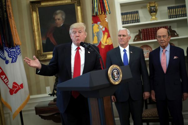 U.S. President Donald Trump speaks during a signing ceremony of executive orders on trade, accompanied by Vice President Mike Pence (C) and U.S. Commerce Secretary Wilbur Ross (R) at the Oval Office of the White House in Washington, U.S., March 31, 2017 - Sputnik International