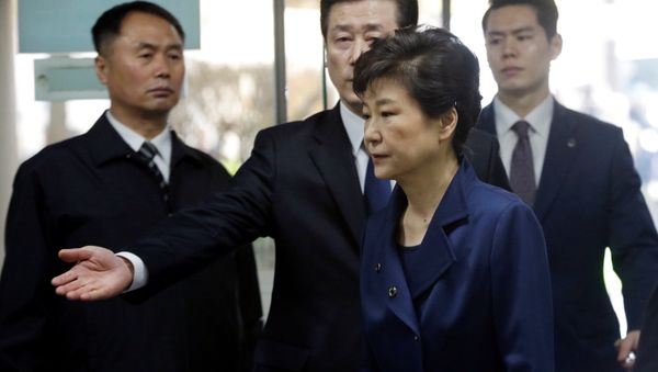 Ousted South Korean President Park Geun-hye arrives for questioning on her arrest warrant at the Seoul Central District Court in Seoul, South Korea, Thursday, March 30, 2017 - Sputnik International