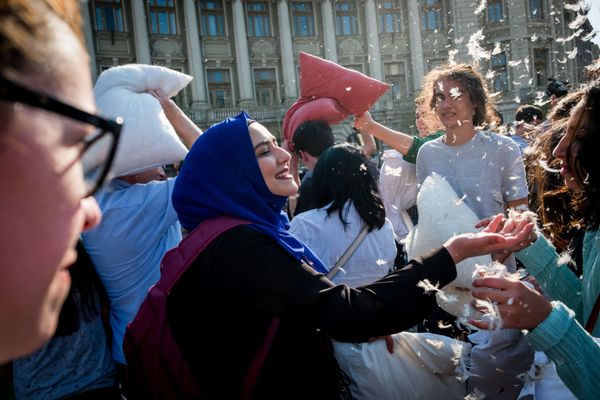 International Pillow Fight Day: Feathered Fun Around the World International Pillow Fight Day: Feathered Fun Around the World - Sputnik International