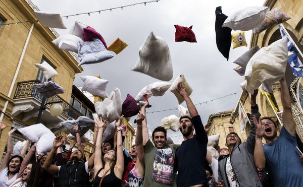 International Pillow Fight Day: Feathered Fun Around the World International Pillow Fight Day: Feathered Fun Around the World - Sputnik International