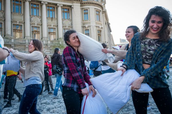 International Pillow Fight Day: Feathered Fun Around the World International Pillow Fight Day: Feathered Fun Around the World - Sputnik International