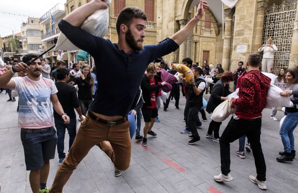 International Pillow Fight Day: Feathered Fun Around the World International Pillow Fight Day: Feathered Fun Around the World - Sputnik International