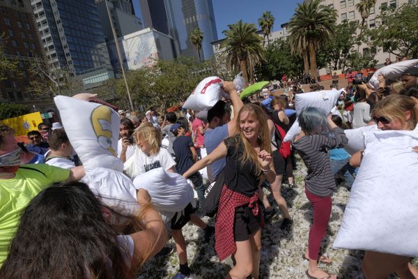 International Pillow Fight Day: Feathered Fun Around the World International Pillow Fight Day: Feathered Fun Around the World - Sputnik International