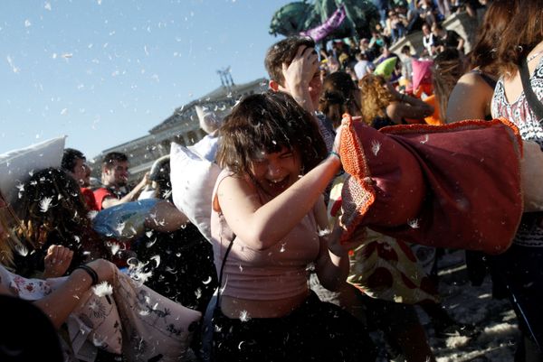 International Pillow Fight Day: Feathered Fun Around the World International Pillow Fight Day: Feathered Fun Around the World - Sputnik International