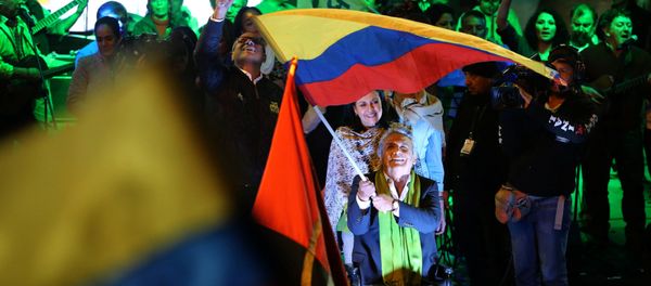 Ecuadorean presidential candidate Lenin Moreno (C) wait with supporters for the results of the national election in a hotel, in Quito, April 2, 2017 Ecuadorean presidential candidate Lenin Moreno (C) wait with supporters for the results of the national election in a hotel, in Quito, April 2, 2017 - Sputnik International