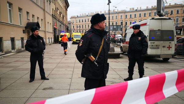 Police officers guard the area at the entrance to Technological Institute metro station in Saint Petersburg on April 3, 2017 - Sputnik International