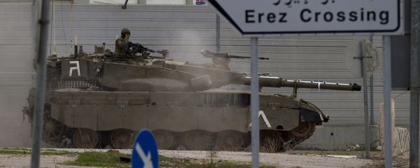 An Israeli tank drives next to Erez Border crossing between the Gaza strip and Southern Israel, Wednesday, Nov. 21, 2012. An Israeli tank drives next to Erez Border crossing between the Gaza strip and Southern Israel, Wednesday, Nov. 21, 2012. - Sputnik International