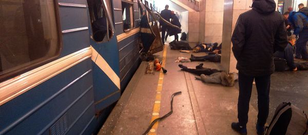 Blast victims lie near a subway train hit by a explosion at the Tekhnologichesky Institut subway station in St.Petersburg, Russia, Monday, April 3, 2017 Blast victims lie near a subway train hit by a explosion at the Tekhnologichesky Institut subway station in St.Petersburg, Russia, Monday, April 3, 2017 - Sputnik International