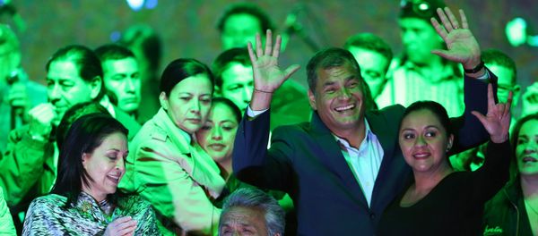 Ecuadorean presidential candidate Lenin Moreno (C) gives a speech alongside Ecuadorean President Rafael Correa (2nd R) and his wife Rocio Gonzalez (L) during a national election day in a hotel, in Quito, April 2, 2017 - Sputnik International