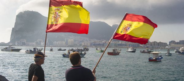 Spanish fishermen wave Spanish flags during a protest in the bay of Algeciras on August 18, 2013. A Spanish protest fleet of 38 fishing boats sailed towards Gibraltar today to demand the British outpost remove 70 concrete blocks it has dropped in their fishing grounds. Spanish fishermen wave Spanish flags during a protest in the bay of Algeciras on August 18, 2013. A Spanish protest fleet of 38 fishing boats sailed towards Gibraltar today to demand the British outpost remove 70 concrete blocks it has dropped in their fishing grounds. - Sputnik International