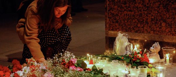 A girl lights a candle at the entrance to Spasskaya metro station in St. Petersburg in memory of the victims of the metro train blast A girl lights a candle at the entrance to Spasskaya metro station in St. Petersburg in memory of the victims of the metro train blast - Sputnik International