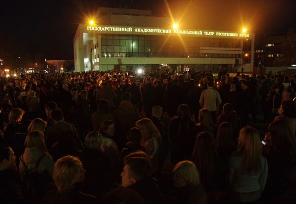 People Lay Flowers to Commemorate the Victims of St. Pete Metro Blast - Sputnik International