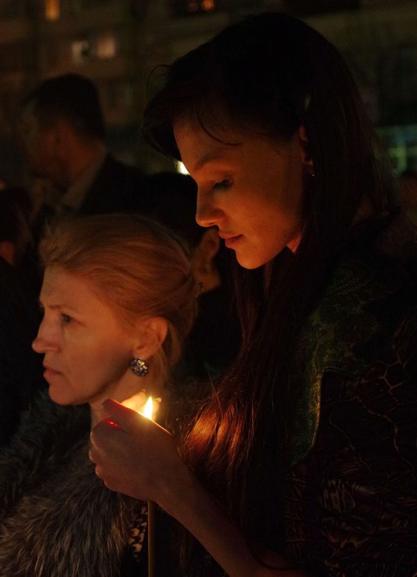People Lay Flowers to Commemorate the Victims of St. Pete Metro Blast - Sputnik International