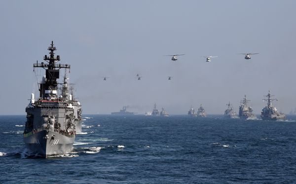 Japan's Maritime Self-Defense Force (MSDF) escort ship Kurama (L) takes part in a fleet review off Sagami Bay, Kanagawa prefecture. Japan's Maritime Self-Defense Force (MSDF) escort ship Kurama (L) takes part in a fleet review off Sagami Bay, Kanagawa prefecture. - Sputnik International