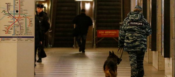 A police officer walks with a dog at Tekhnologicheskiy institut metro station in St. Petersburg, Russia, April 4, 2017 A police officer walks with a dog at Tekhnologicheskiy institut metro station in St. Petersburg, Russia, April 4, 2017 - Sputnik International