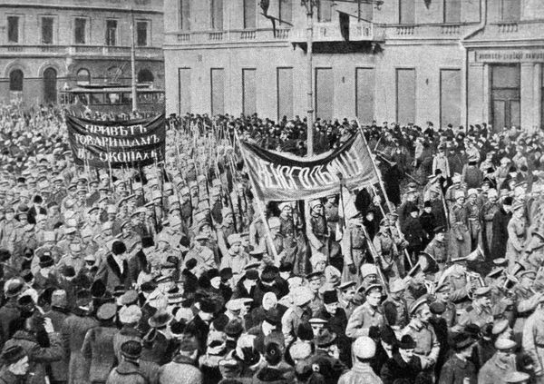 A soldiers' demonstration in Petrograd during the February bourgeois-democratic revolution in Russia.  - Sputnik International