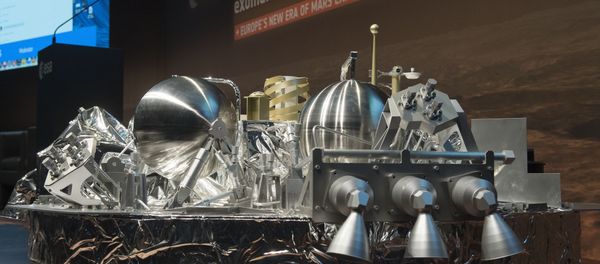 A model in scale 1:3 of the landing unit Schiaparelli of the European-Russian ExoMars 2016 mission is seen at the ESA space operation center (ESOC) in Darmstadt, Germany - Sputnik International