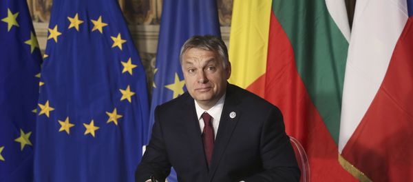 Hungary's Prime Minister Viktor Orban signs a document during the EU leaders meeting on the 60th anniversary of the Treaty of Rome, in Rome, Italy March 25, 2017. - Sputnik International