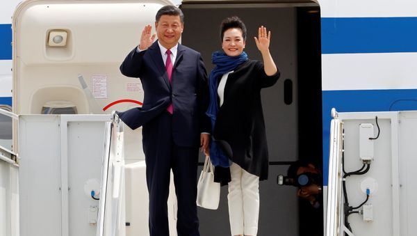 China's President Xi Jinping and his wife Peng Liyuan arrive at Palm Beach International Airport in West Palm Beach, Florida, U.S China's President Xi Jinping and his wife Peng Liyuan arrive at Palm Beach International Airport in West Palm Beach, Florida, U.S - Sputnik International